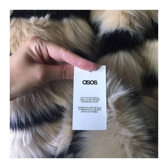 NWT Asos Black & Beige Striped Faux Fur Scarf - Picture 5 of 6